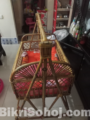 বেতের দোলনা